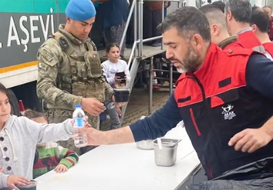 Akak Arama Kurtarma Deprem Bölgesinde İftar ve Sahur Vermektedir