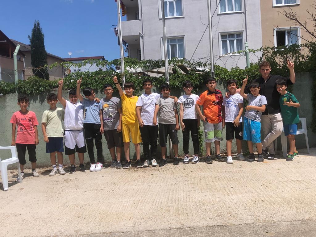 Akak arama kurtarma eğitim ve yardım derneğinin minik gönüllüleri iş başında